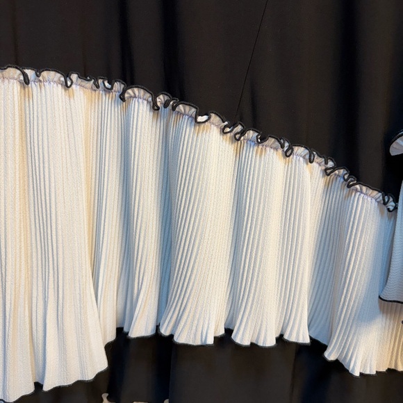 Chic Black and White Women's Blouse - Picture 2 of 7